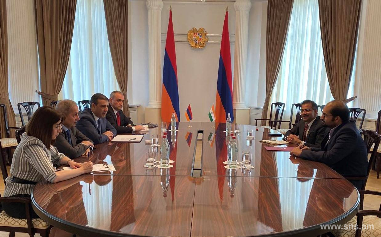 Էդուարդ Մարտիրոսյանն ընդունել է Հայաստանում և Վրաստանում Հնդկաստանի դեսպանին